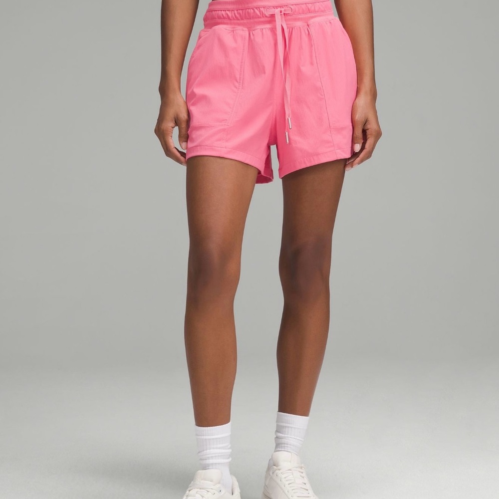 Lululemon dance studio high rise 3.5 in shorts - size 6 - new with tag